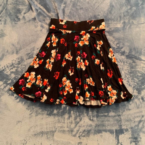 Floral Skirt FINAL PRICE - Picture 1 of 7